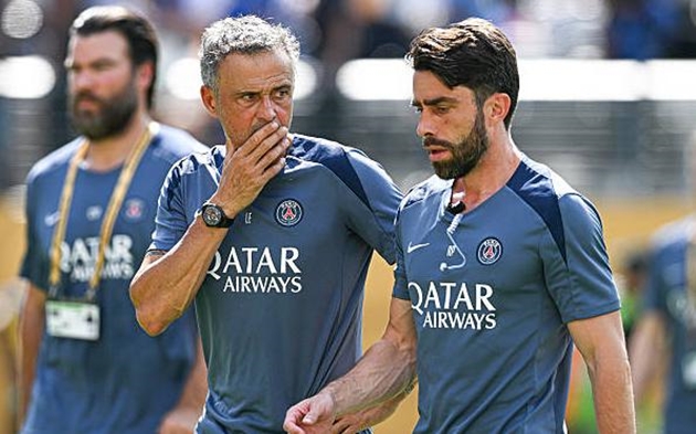 PSG khủng hoảng hàng thủ sau thất bại trước Chelsea, cần trung vệ đẳng cấp ngay lập tức